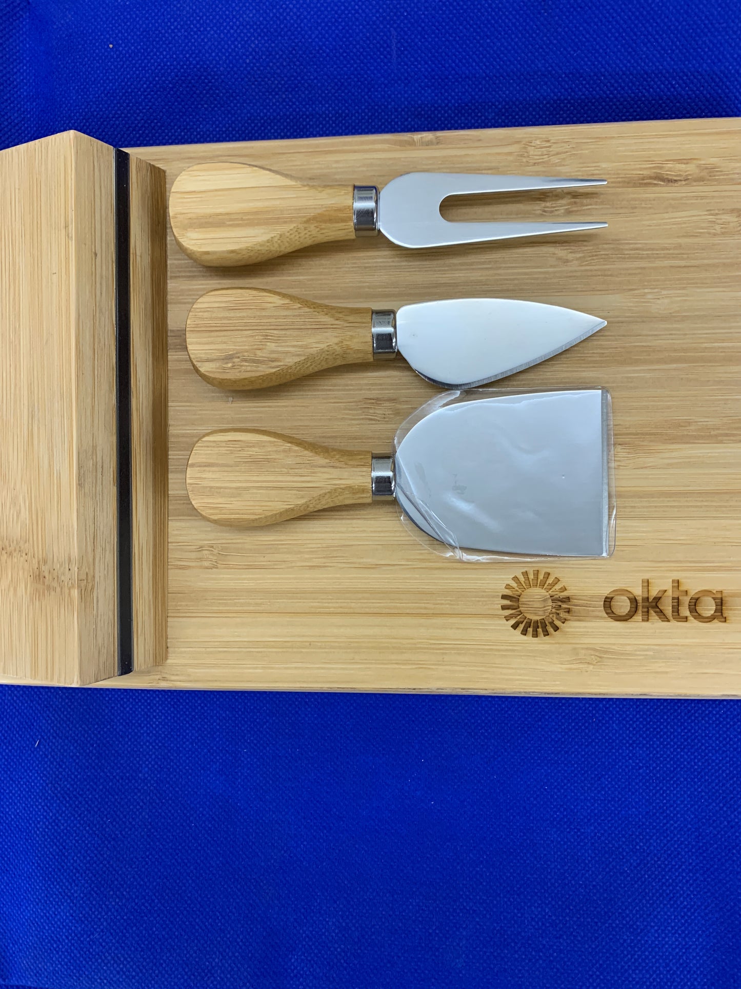 Inskribo OKTA Cheese Board